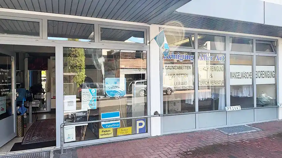 Ansicht des Geschäfts von außen, Rosi Textilreinigung und Änderungsschneiderei